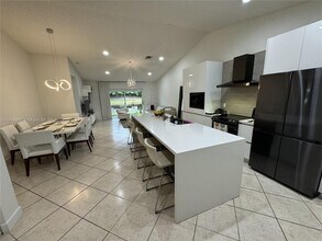 2002 Andromeda Ln in Weston, FL - Building Photo - Building Photo