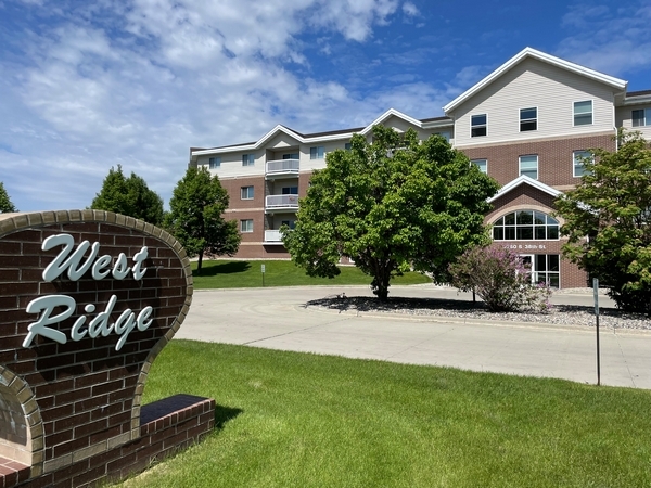 West Ridge Apartments in Grand Forks, ND - Building Photo