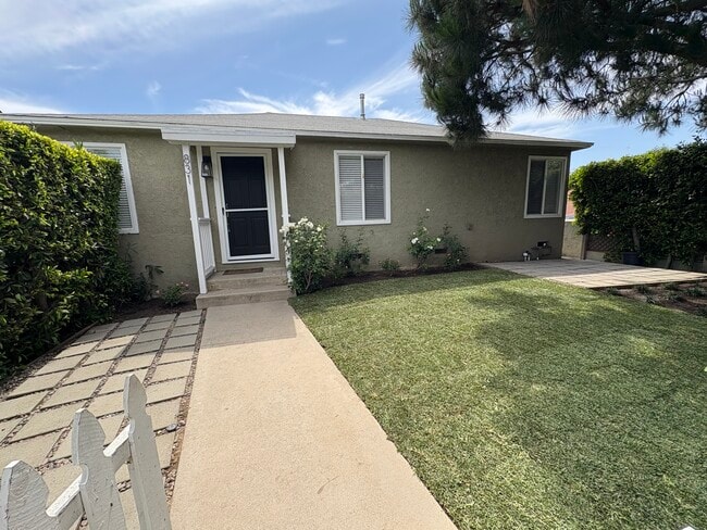property at 831 N Maple St