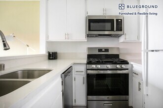 5405 Lindley Ave in Los Angeles, CA - Building Photo - Building Photo