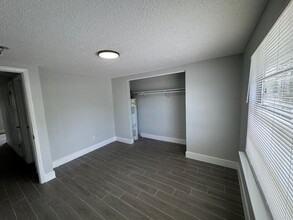 13701 N 21st St in Tampa, FL - Building Photo - Building Photo