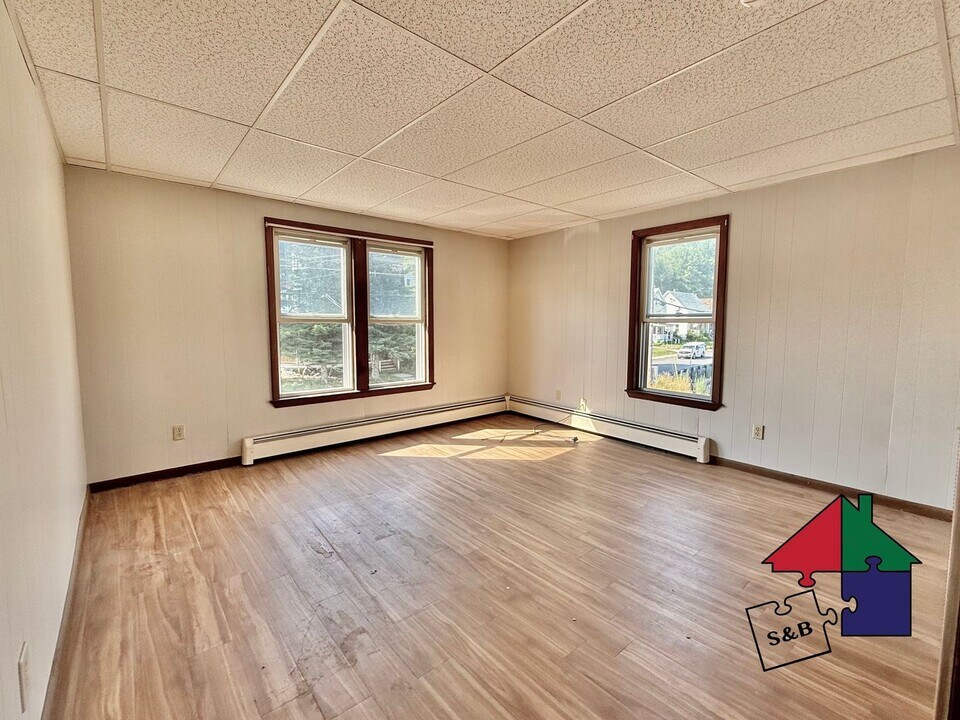 63 Brook St-Unit -Unit #2 in Barre, VT - Foto de edificio