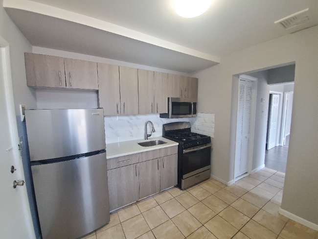 306 Main St in West Orange, NJ - Building Photo - Building Photo