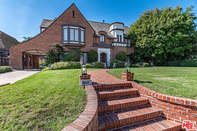 165 N Las Palmas Ave in Los Angeles, CA - Building Photo - Building Photo