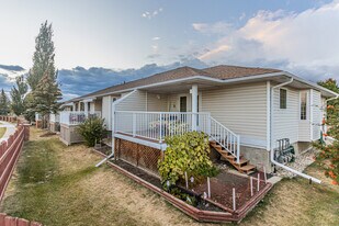Sunrise Village in Sherwood Park, AB - Building Photo
