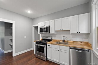 9588 Oakland Ave in Detroit, MI - Building Photo - Building Photo