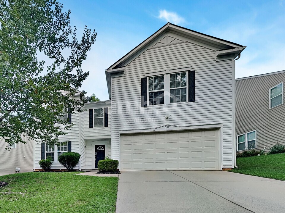 5119 Tomsie Efird Lane in Charlotte, NC - Building Photo