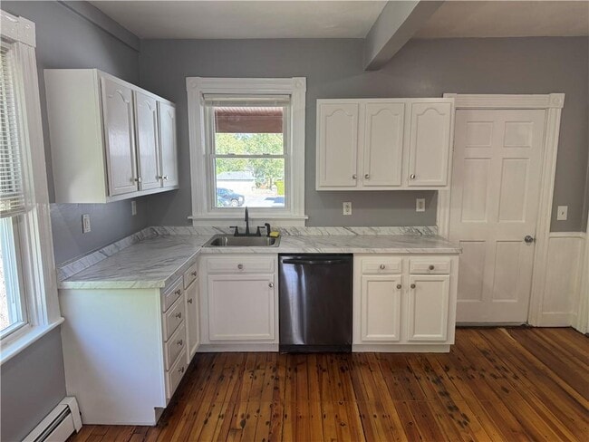 2 Main St in West Warwick, RI - Building Photo - Building Photo