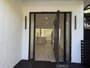 5527 Beckford Ave in Los Angeles, CA - Building Photo - Building Photo