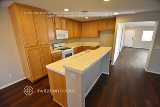 45315 Stadium Ln in Lancaster, CA - Building Photo - Building Photo