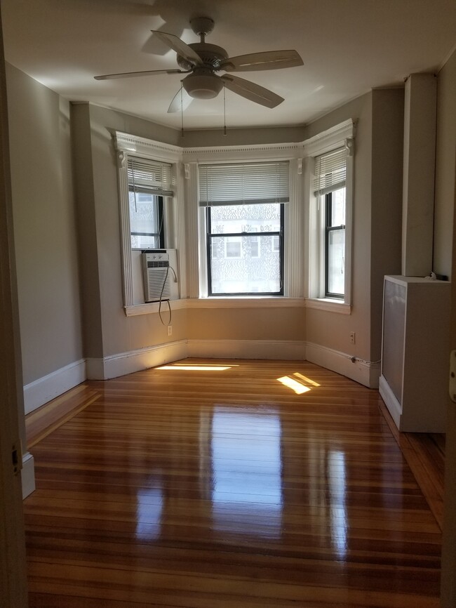 63 Burbank St, Unit 14 in Boston, MA - Building Photo - Building Photo