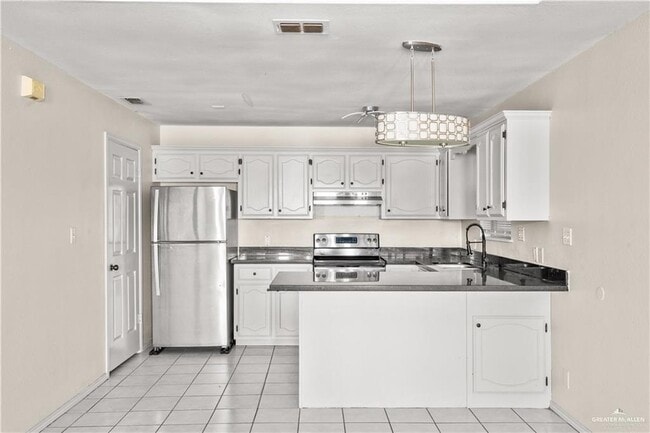 13 Oasis Dr in Mission, TX - Foto de edificio - Building Photo