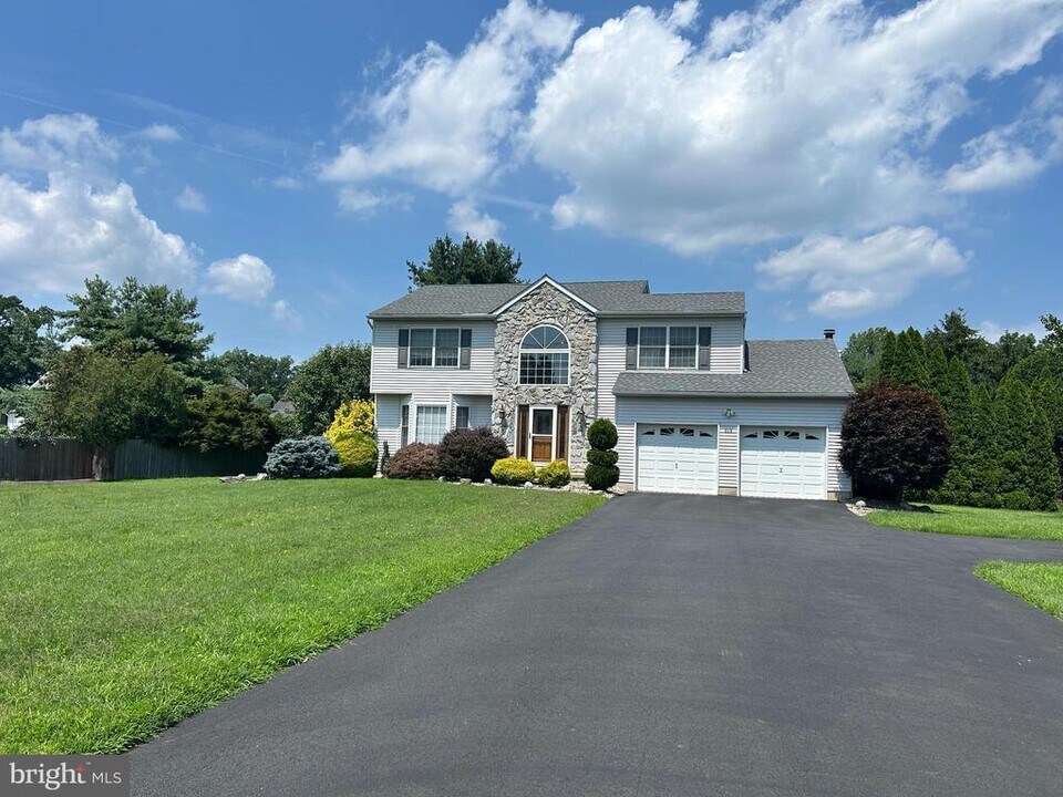 828 Yardville Allentown Rd in Trenton, NJ - Building Photo