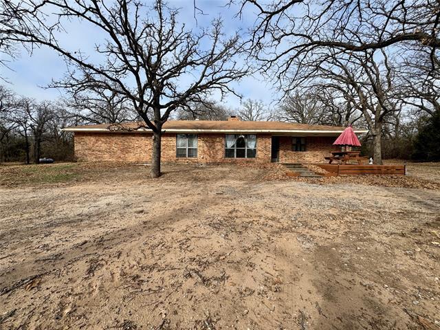 1304 W Wise St in Bowie, TX - Building Photo