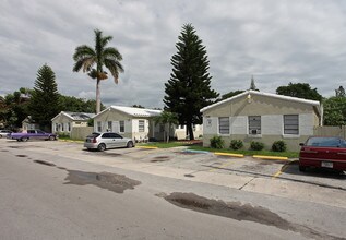 Lincoln Gardens in Hollywood, FL - Building Photo - Building Photo