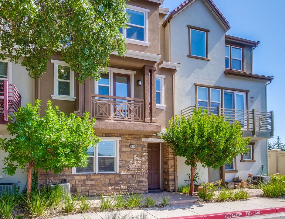 1285 Water Lily Way in San Jose, CA - Building Photo
