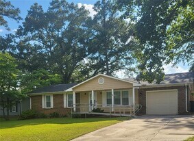 7281 Pebblebrook Dr in Fayetteville, NC - Building Photo