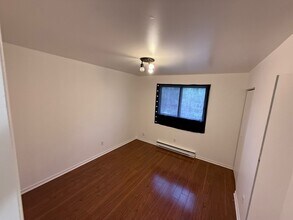 114 Rue des Textiles in Cowansville, QC - Building Photo - Building Photo