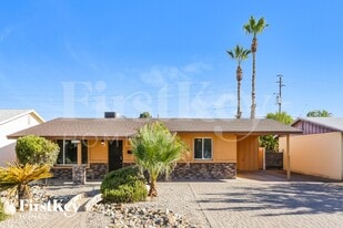 2122 W Shaw Butte Dr in Phoenix, AZ - Building Photo