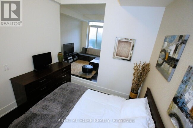 330 Richmond St W in Toronto, ON - Building Photo - Building Photo