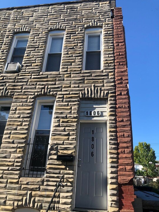 1806 Wilkens Ave in Baltimore, MD - Foto de edificio