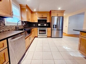 11 Rockland Pl in Newton, MA - Foto de edificio - Building Photo