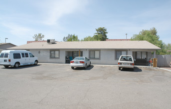 222 W Roger Rd in Tucson, AZ - Foto de edificio - Building Photo