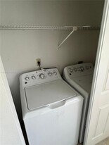 3400 Pinewalk Dr N in Margate, FL - Building Photo