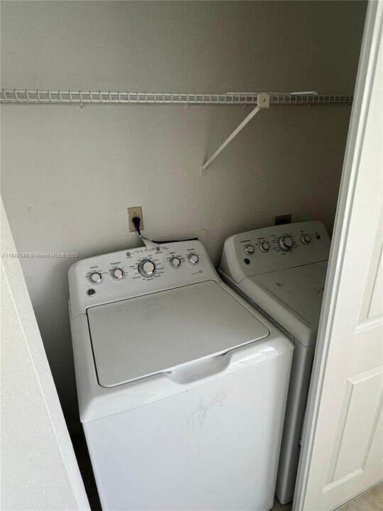 3400 Pinewalk Dr N in Margate, FL - Building Photo