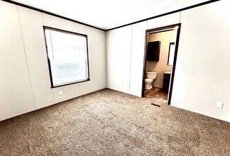 17020 Sleepy Hollow Blvd in Holly, MI - Building Photo - Building Photo