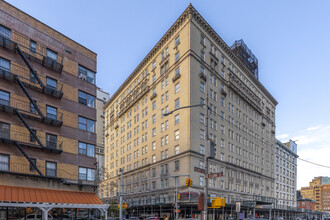 The St. George Tower in Brooklyn, NY - Foto de edificio - Building Photo