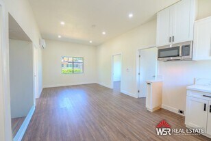 25168 E 17th St in San Bernardino, CA - Building Photo