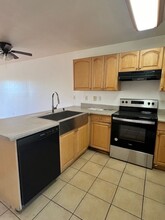 6434 Akins Ave in San Diego, CA - Foto de edificio - Building Photo