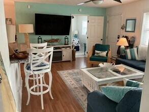 716 S 15th St in Fernandina Beach, FL - Foto de edificio - Building Photo