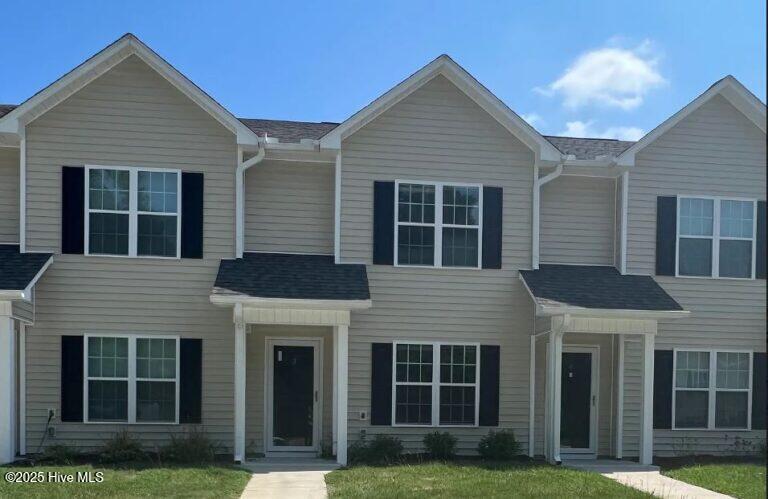 1240 Cross Creek Cir in Greenville, NC - Building Photo