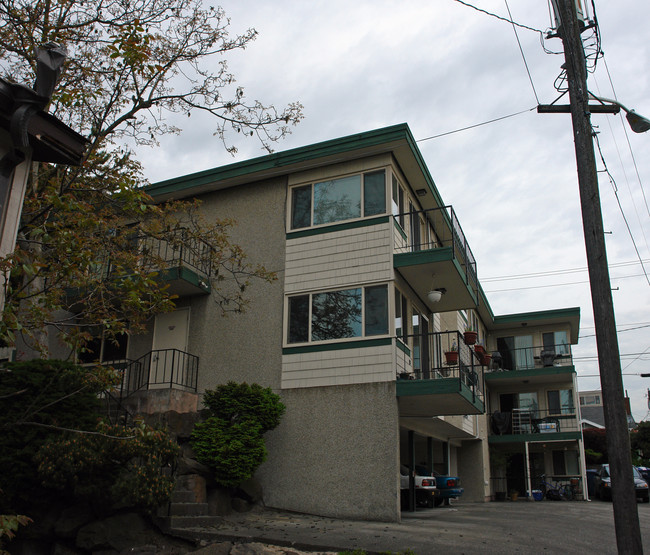 The Chantrece Apartments in Seattle, WA - Building Photo - Building Photo