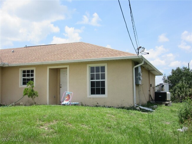 2607 Sunniland Blvd in Lehigh Acres, FL - Building Photo - Building Photo