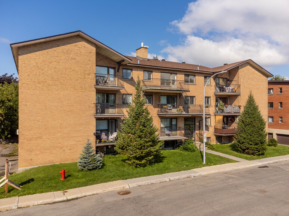 130 Garden in Dorval, QC - Building Photo