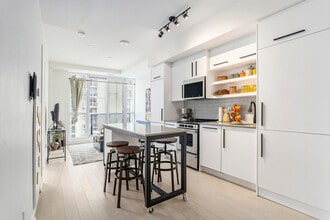 560 Rideau St in Ottawa, ON - Building Photo - Building Photo