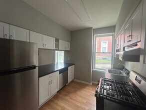 514 W Queen Ln in Philadelphia, PA - Building Photo - Building Photo