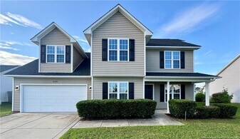 2132 Yellowbrick Rd in Fayetteville, NC - Building Photo