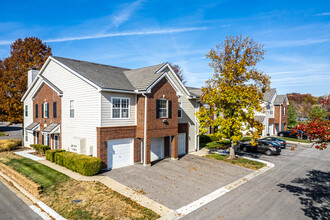 Tomahawk Creek Condominiums in Leawood, KS - Building Photo - Primary Photo