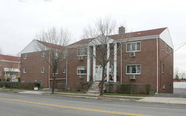 430 Ridge Rd in Lyndhurst, NJ - Foto de edificio - Building Photo