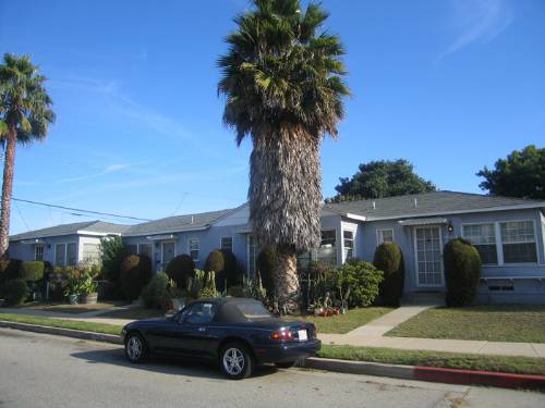 2592 Wellesley Ave in Los Angeles, CA - Building Photo