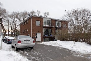 683-685 Ellesmere Rd in Toronto, ON - Building Photo