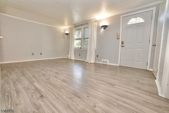 25 Glenview Dr in West Orange, NJ - Building Photo - Building Photo