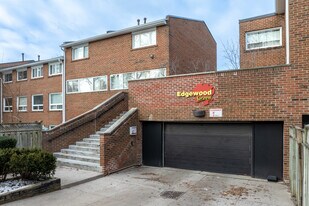 Edgewood Green in Toronto, ON - Building Photo