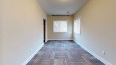 1105 6th St SE-Unit -(Flr 2) in Minneapolis, MN - Building Photo - Building Photo