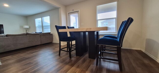 5819 Rolling Gln in San Antonio, TX - Foto de edificio - Building Photo