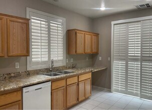 5952 Hickory Nut Ave in Las Vegas, NV - Foto de edificio - Building Photo